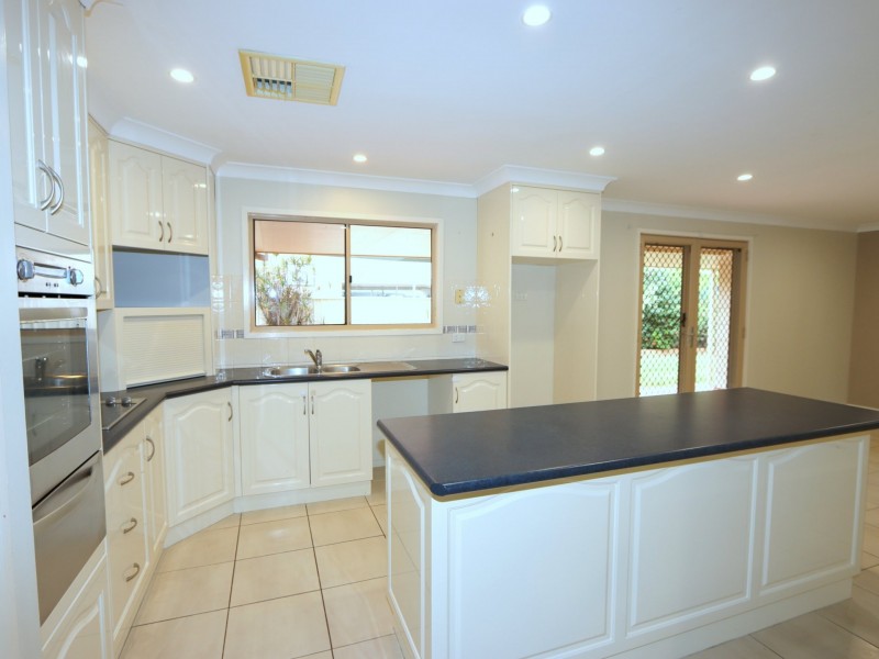 10 Peggy Court, Emerald QLD 4720