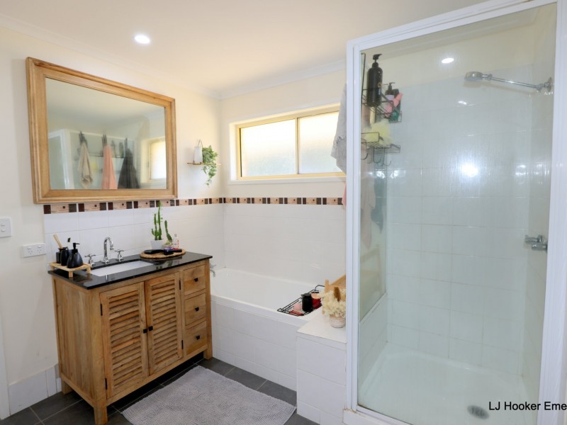 6 Cunningham Dr, Emerald QLD 4720