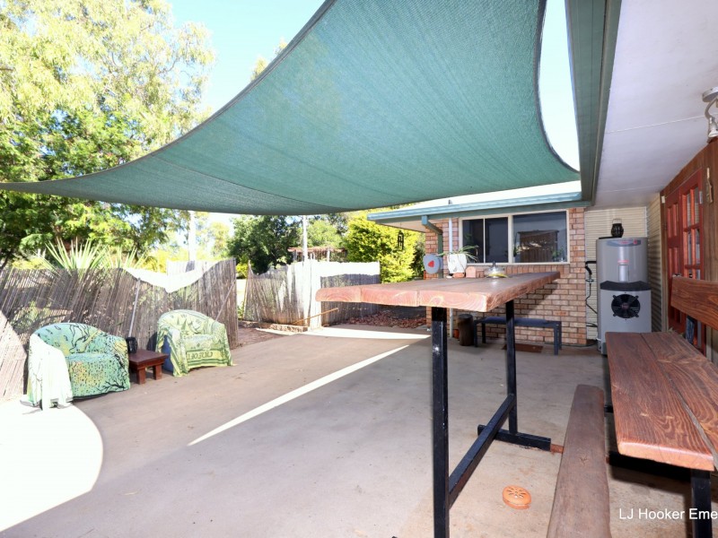 6 Cunningham Dr, Emerald QLD 4720