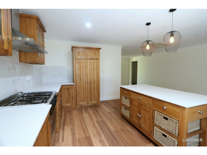 6 Cunningham Dr, Emerald QLD 4720