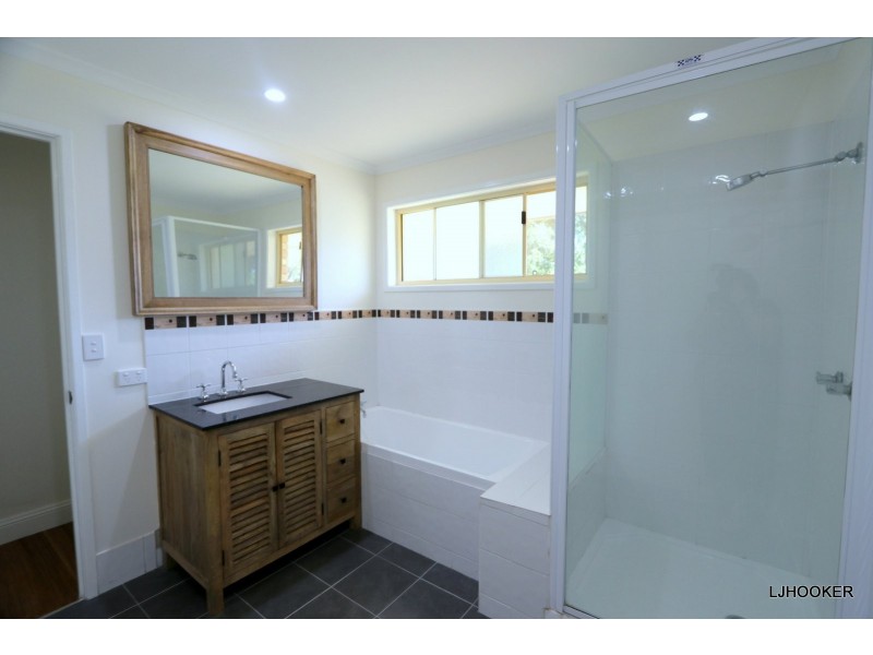 6 Cunningham Dr, Emerald QLD 4720