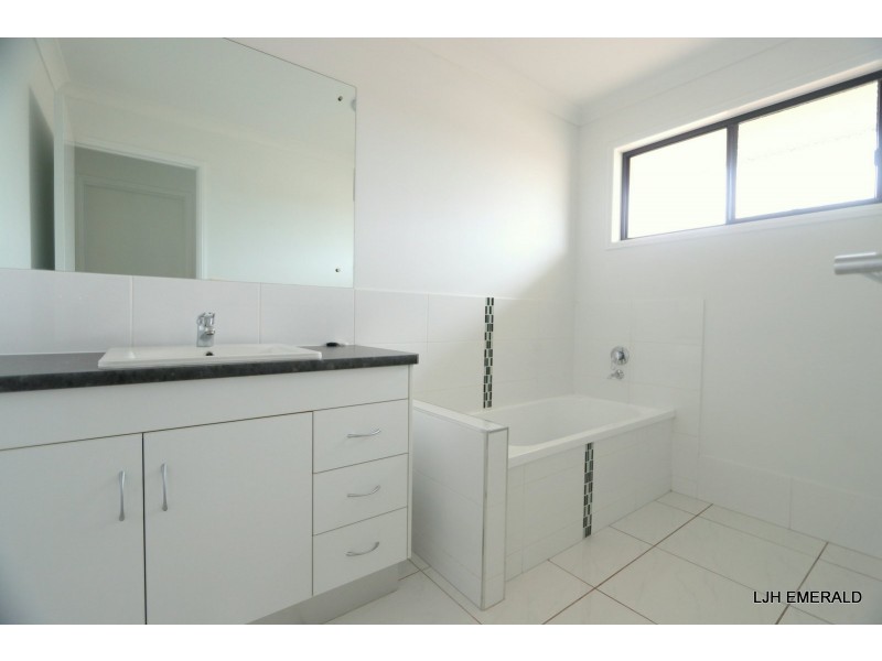 6 Spellman Street, Emerald QLD 4720
