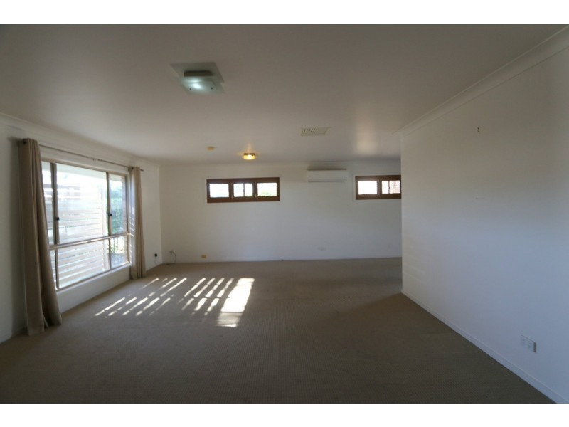 2b Sharlyn Crescent, Emerald QLD 4720