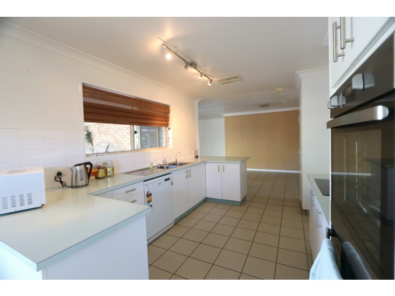 2b Sharlyn Crescent, Emerald QLD 4720
