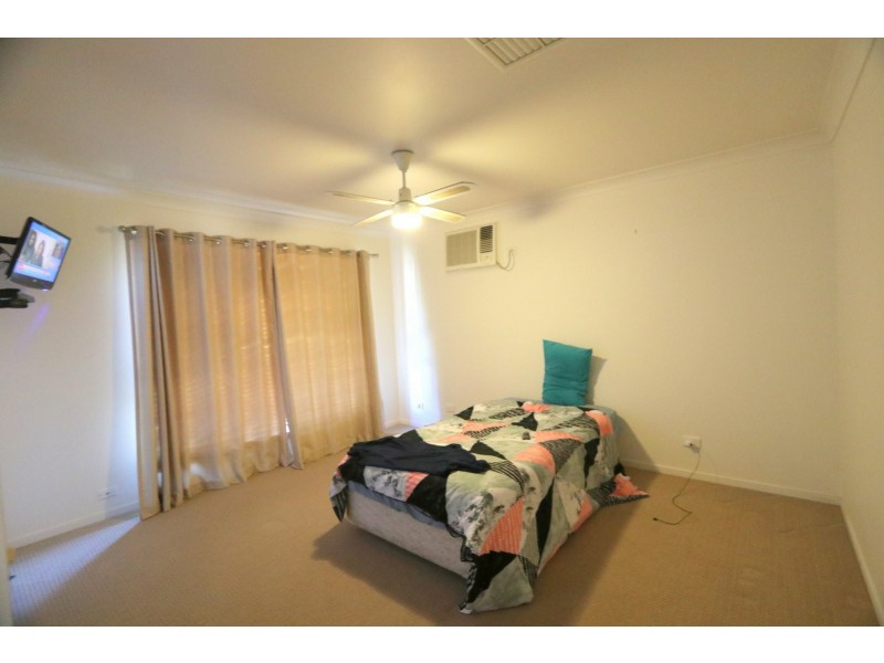 2b Sharlyn Crescent, Emerald QLD 4720