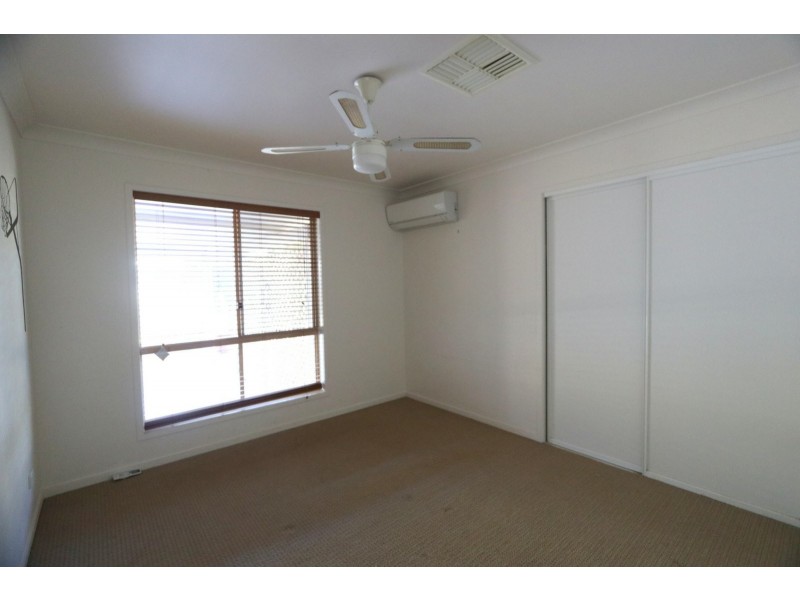 2b Sharlyn Crescent, Emerald QLD 4720