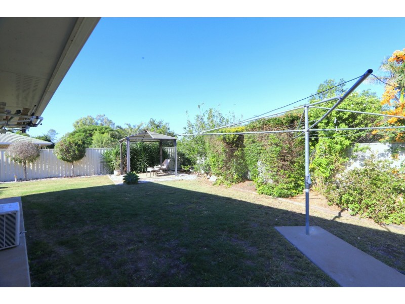 2b Sharlyn Crescent, Emerald QLD 4720