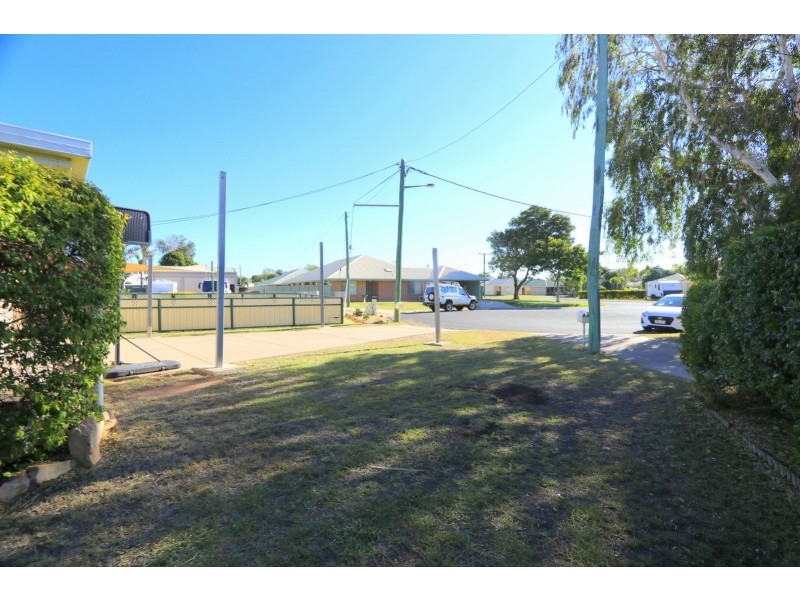 2b Sharlyn Crescent, Emerald QLD 4720