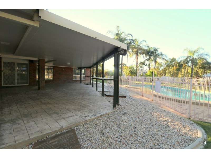 12 Cunningham Drive, Emerald QLD 4720