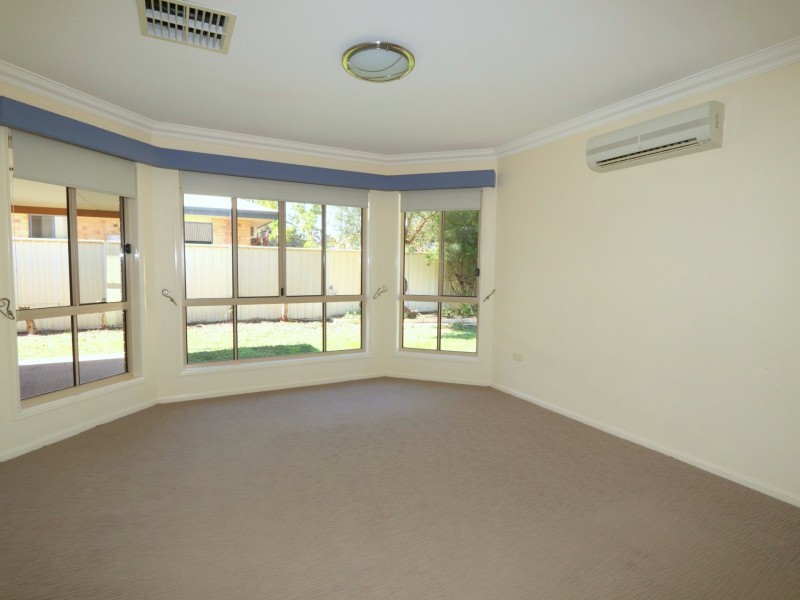 63 Crinum Crescent, Emerald QLD 4720