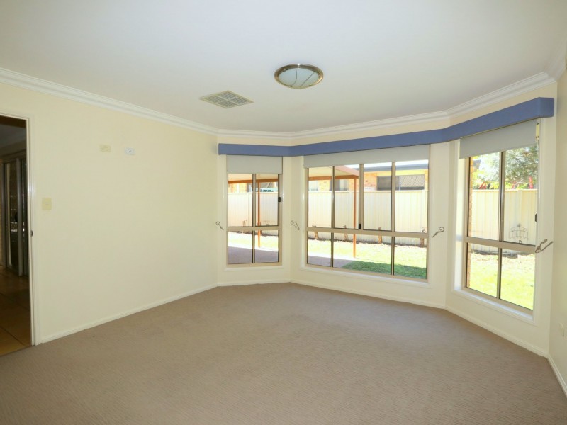 63 Crinum Crescent, Emerald QLD 4720