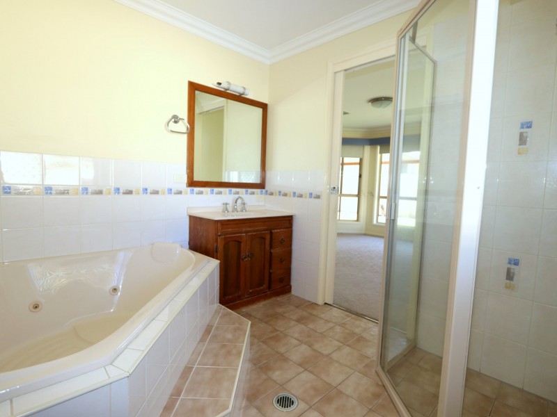 63 Crinum Crescent, Emerald QLD 4720