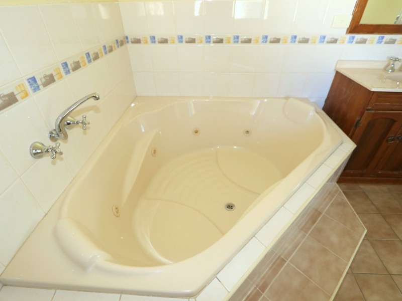 63 Crinum Crescent, Emerald QLD 4720