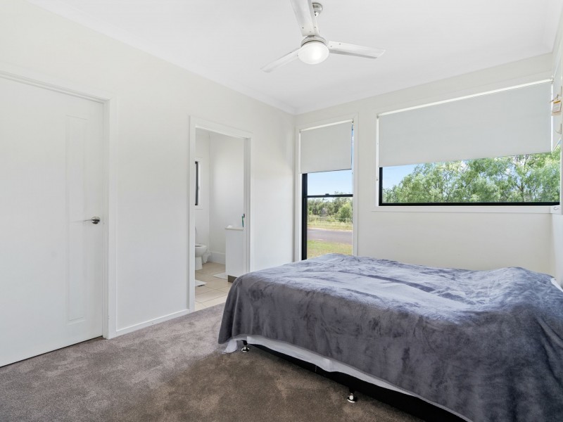 20 Lakeside Drive, Emerald QLD 4720