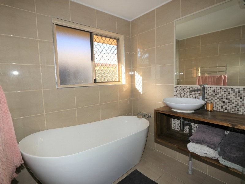 11 Tineele Place, Emerald QLD 4720