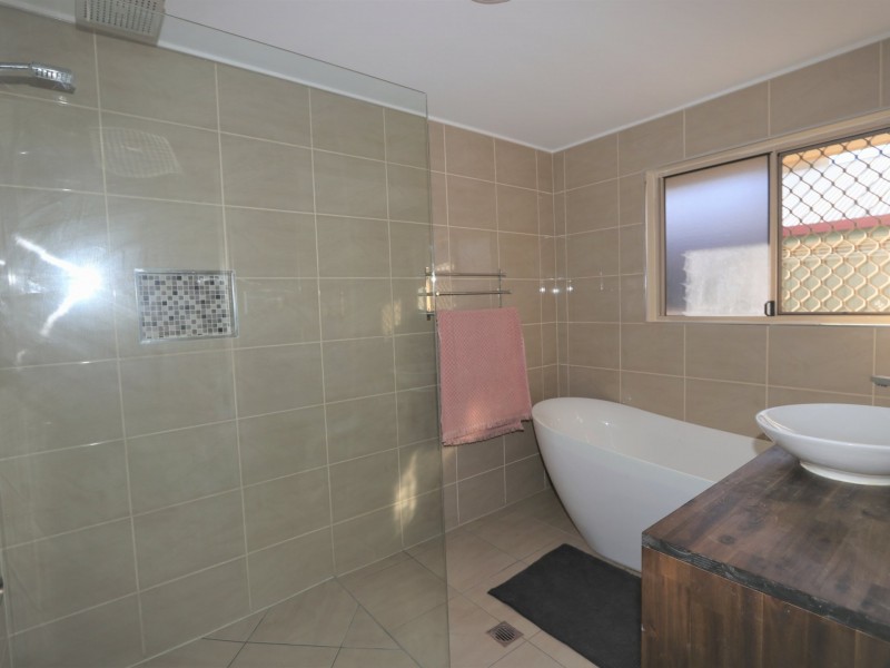 11 Tineele Place, Emerald QLD 4720