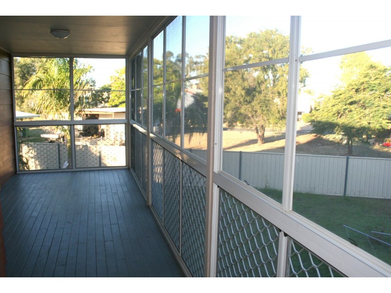 6 Roseanne Road, Emerald QLD 4720