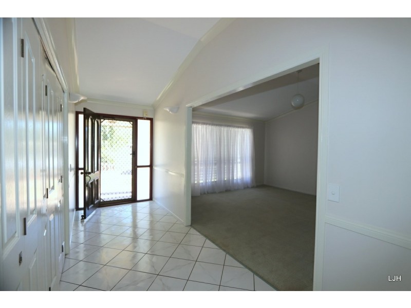 52 Staal Cr, Emerald QLD 4720