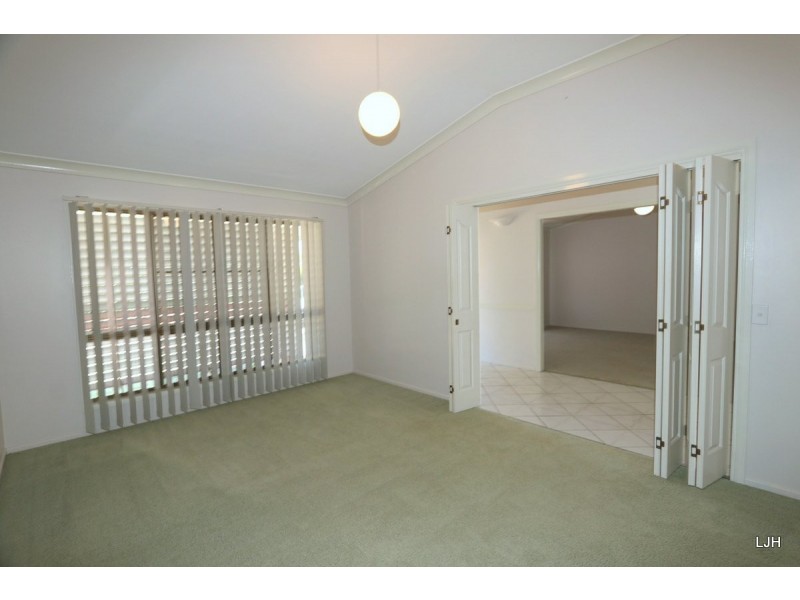 52 Staal Cr, Emerald QLD 4720
