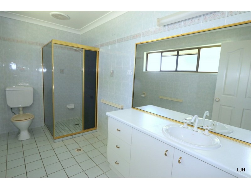 52 Staal Cr, Emerald QLD 4720