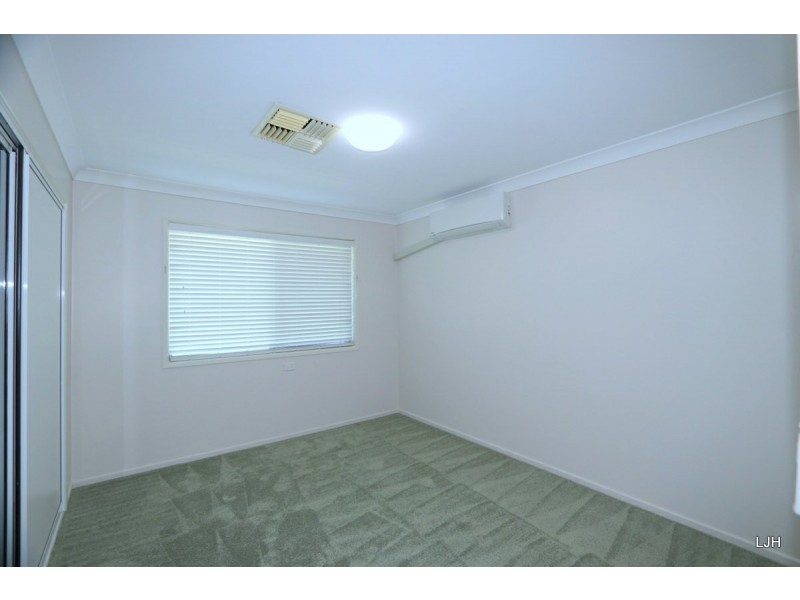 52 Staal Cr, Emerald QLD 4720