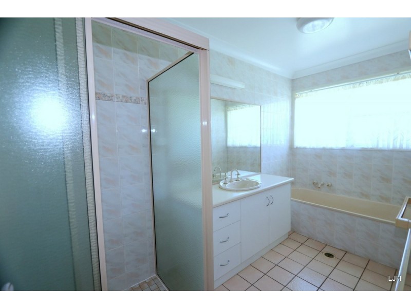52 Staal Cr, Emerald QLD 4720