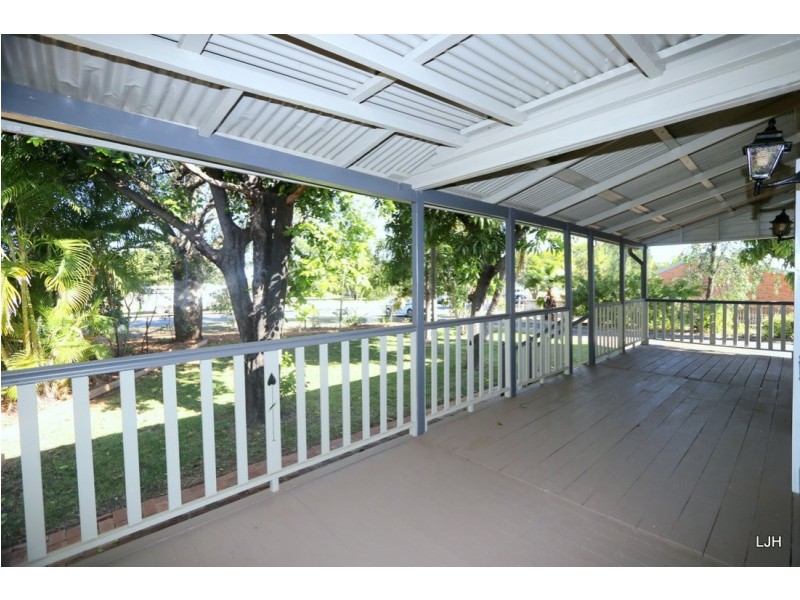 6 Little St, Emerald QLD 4720