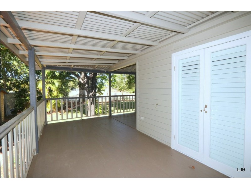 6 Little St, Emerald QLD 4720