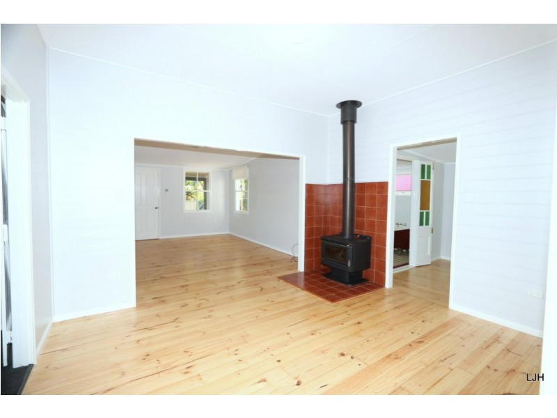 6 Little St, Emerald QLD 4720