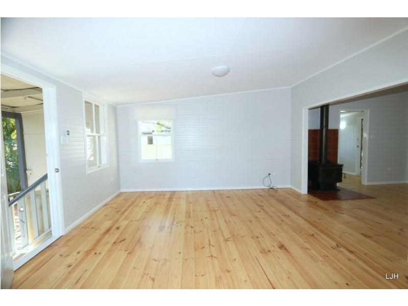6 Little St, Emerald QLD 4720
