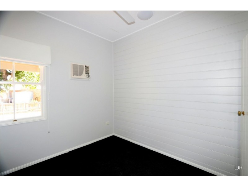 6 Little St, Emerald QLD 4720