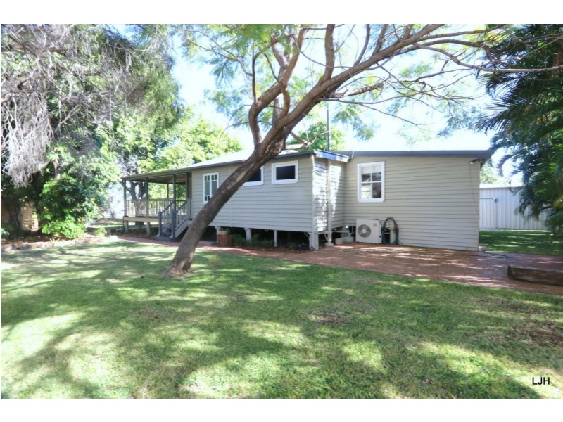6 Little St, Emerald QLD 4720