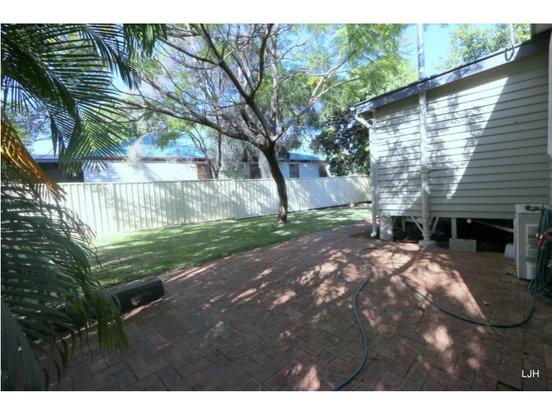 6 Little St, Emerald QLD 4720