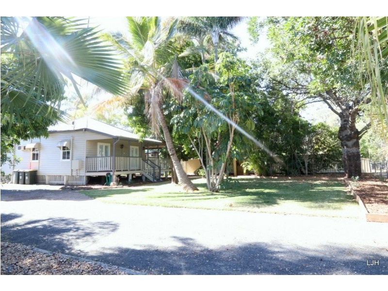 6 Little St, Emerald QLD 4720