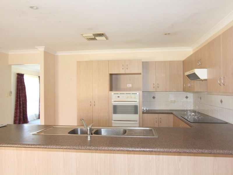 24 Jeppesen Drive, Emerald QLD 4720