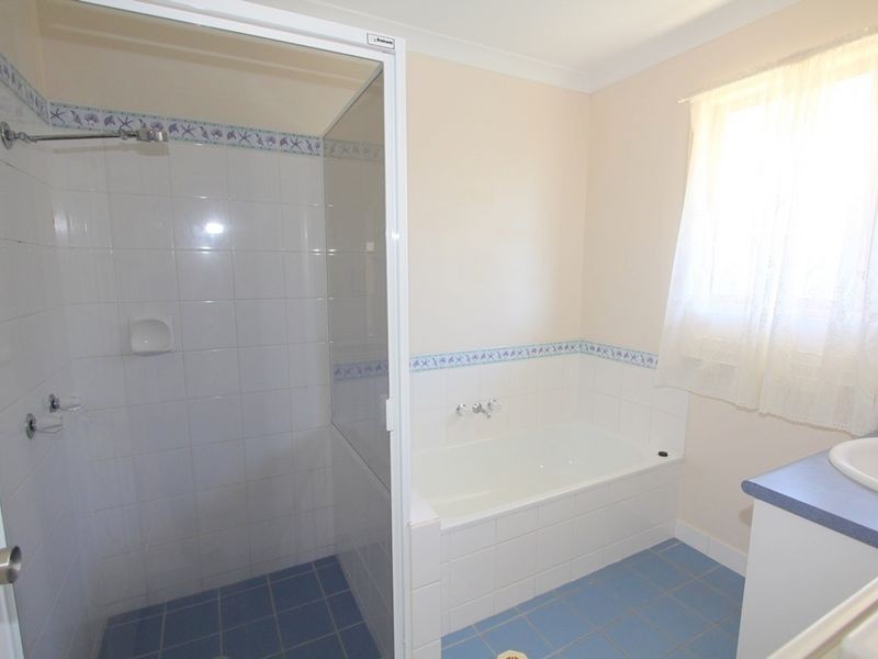 24 Jeppesen Drive, Emerald QLD 4720