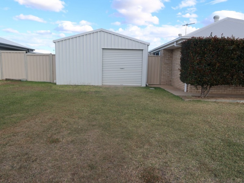 14 Easton Street, Emerald QLD 4720