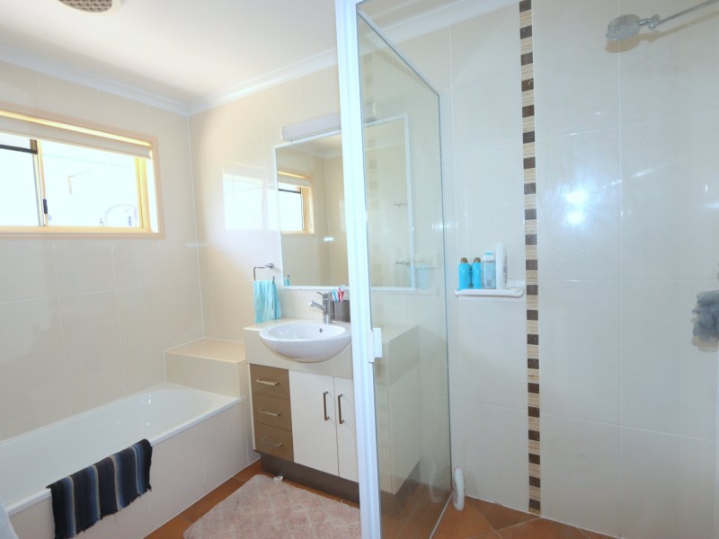 24 Barry Street, Emerald QLD 4720