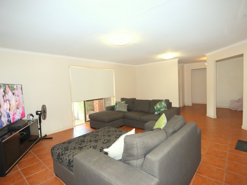 24 Barry Street, Emerald QLD 4720