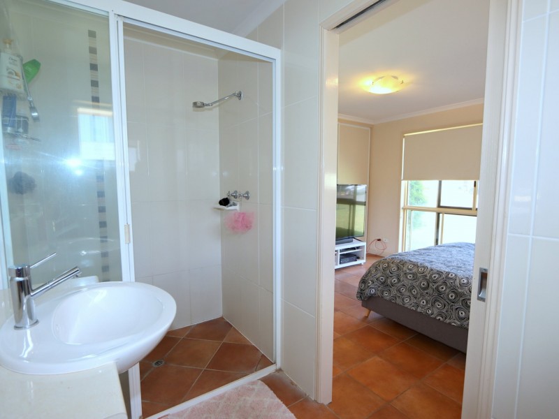 24 Barry Street, Emerald QLD 4720