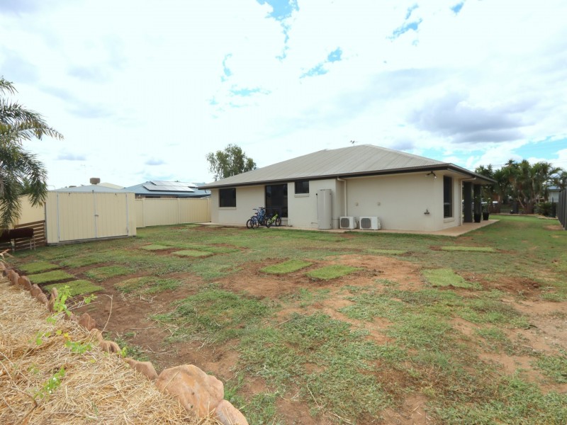 24 Crinum Crescent, Emerald QLD 4720