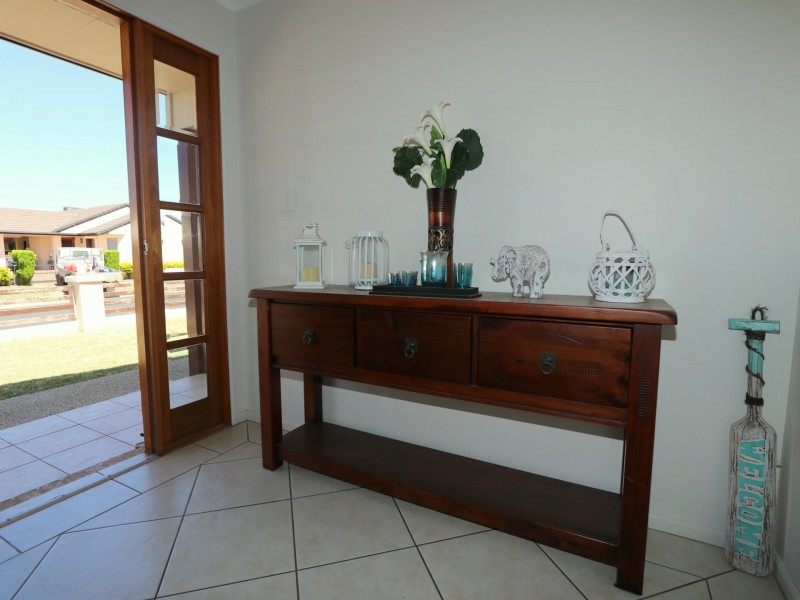 8 Dodd Drive, Emerald QLD 4720