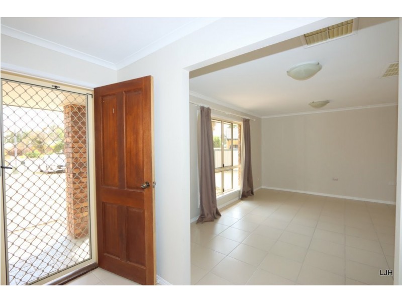 20 Louisa Crt, Emerald QLD 4720