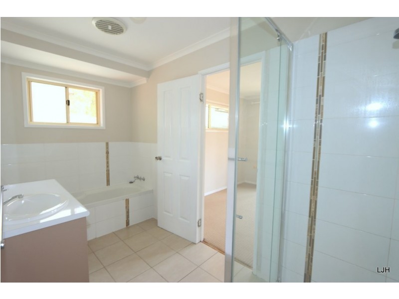 20 Louisa Crt, Emerald QLD 4720