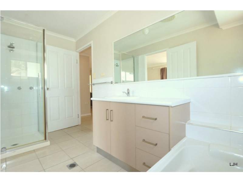 20 Louisa Crt, Emerald QLD 4720