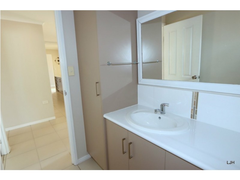 20 Louisa Crt, Emerald QLD 4720