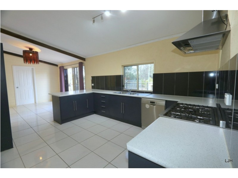 28 Silica Road, Emerald QLD 4720