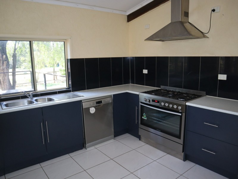 28 Silica Road, Emerald QLD 4720