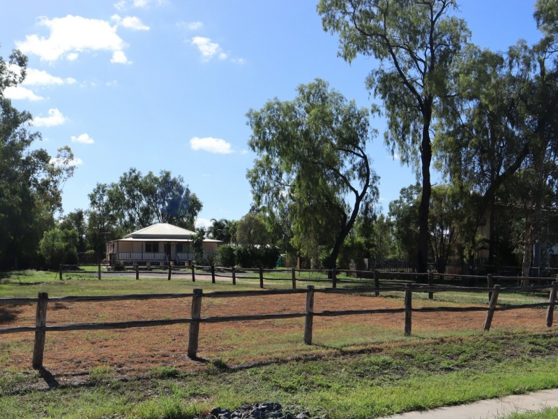 28 Silica Road, Emerald QLD 4720