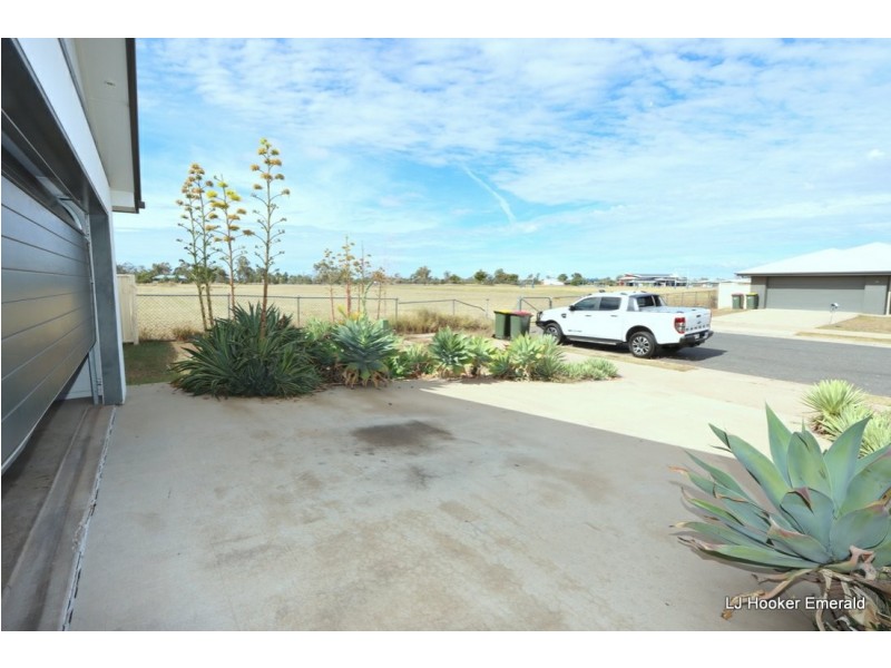 15 Easton Street, Emerald QLD 4720